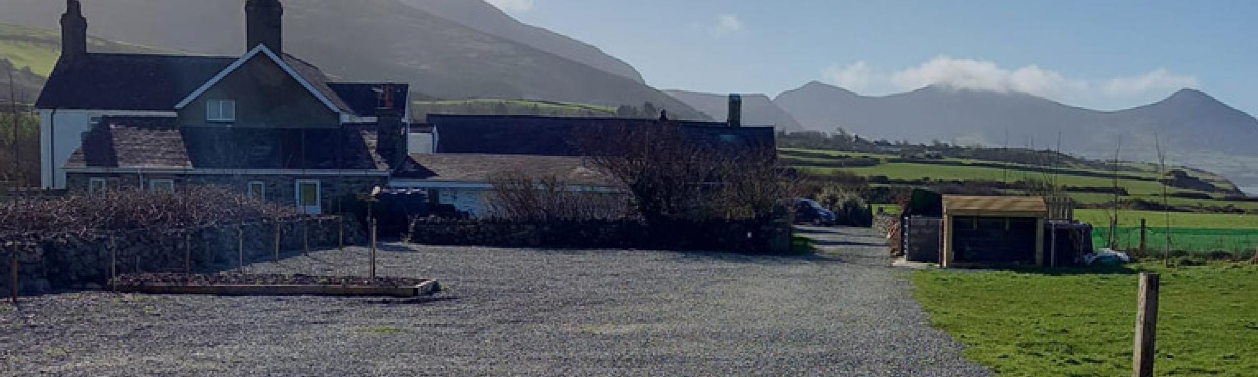 Metropolitan Insualtion: Bach Wen Holiday Village Llyn Peninsula