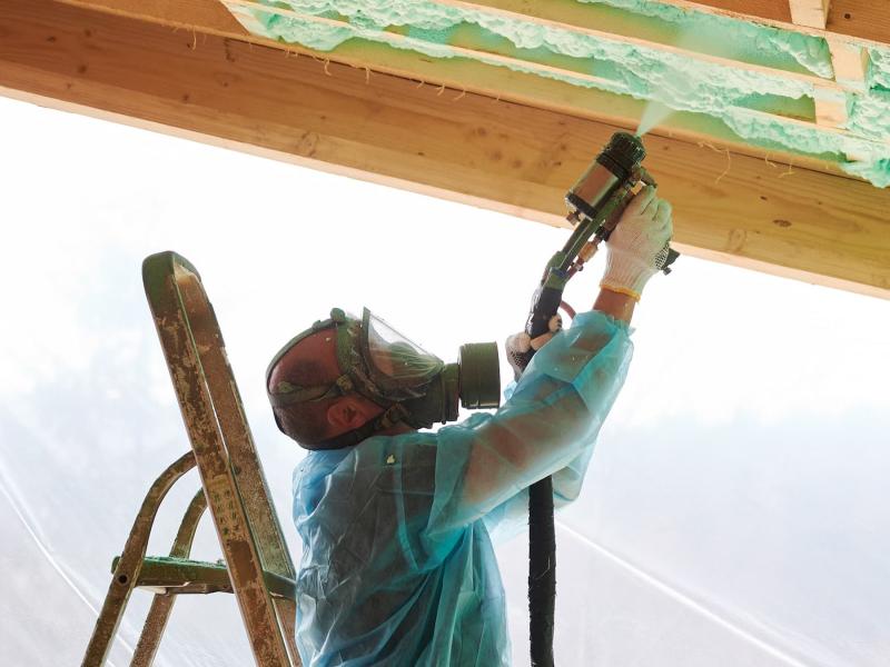 Metropolitan Insulation: Benefits of Waterproof Spray Foam Insulation